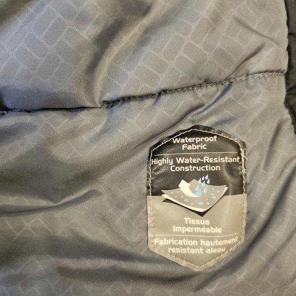 Columbia Men's Dark and Light Gray Water Resistant Winter Coat - Picture 9 of 11